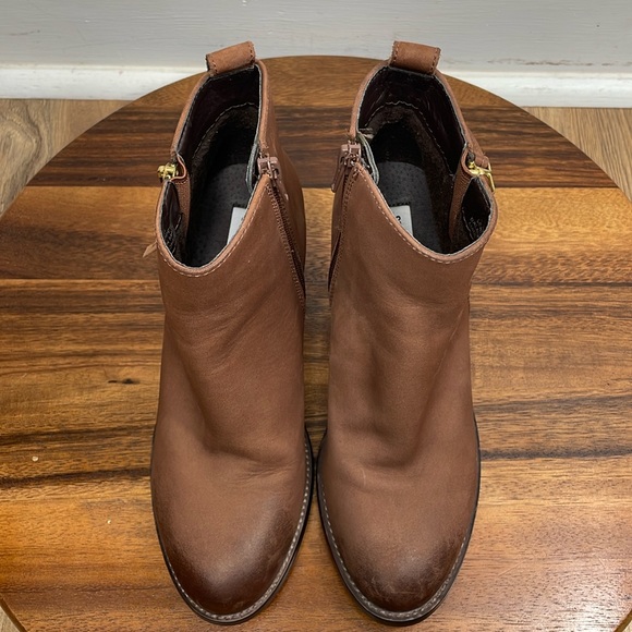 Steve Madden Cognac Wantagh Leather Ankle Booties - Picture 3 of 14